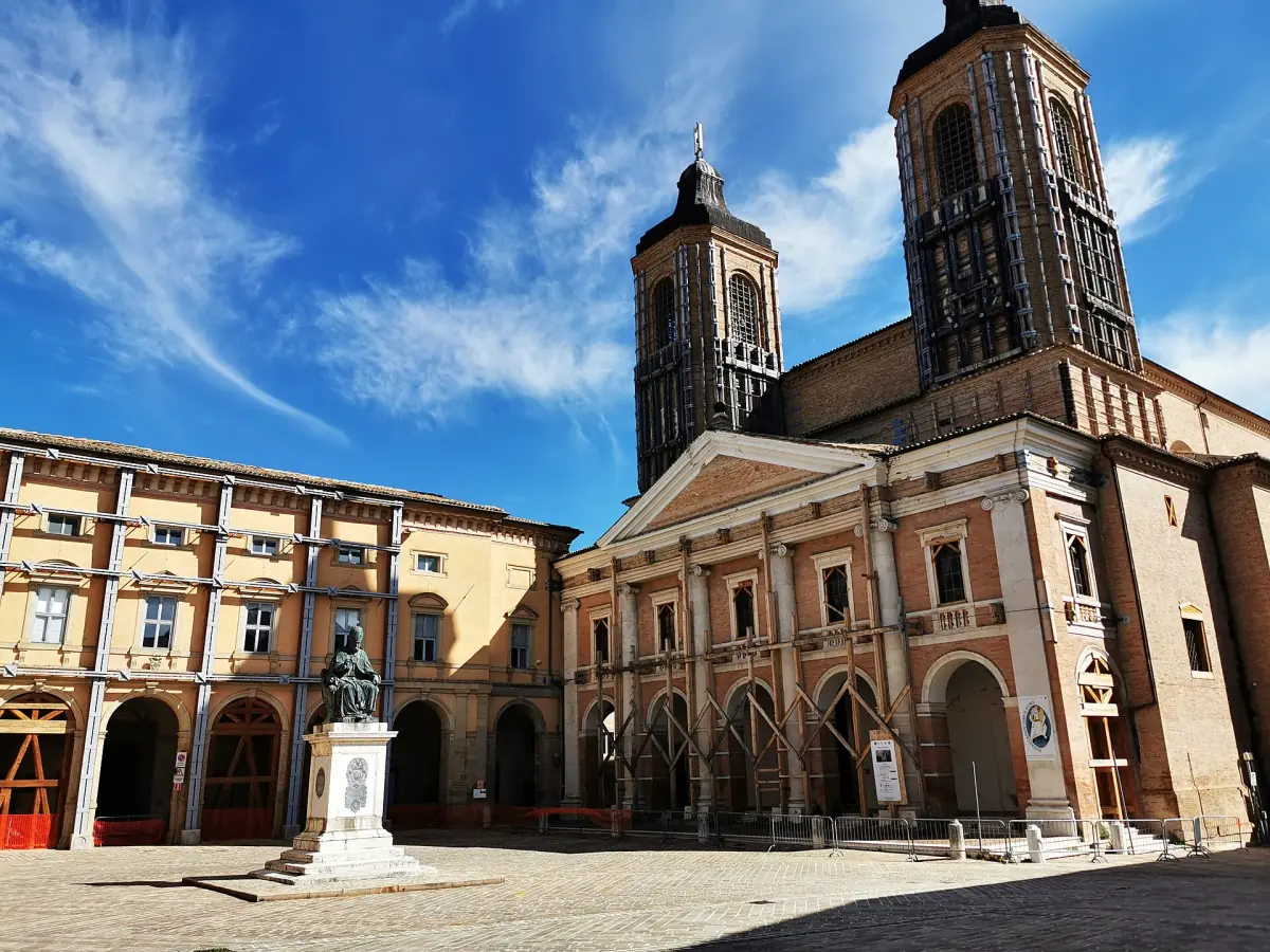 Platz und Dom von Camerino