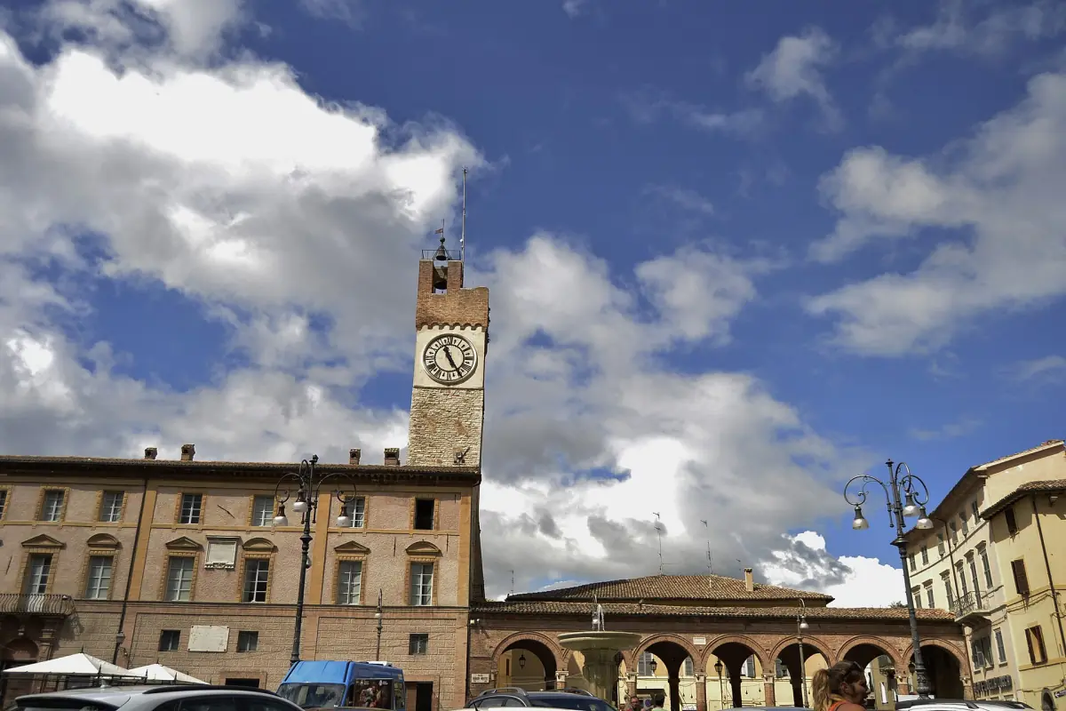 Il palazzo comunale e la torre civica di Matelica