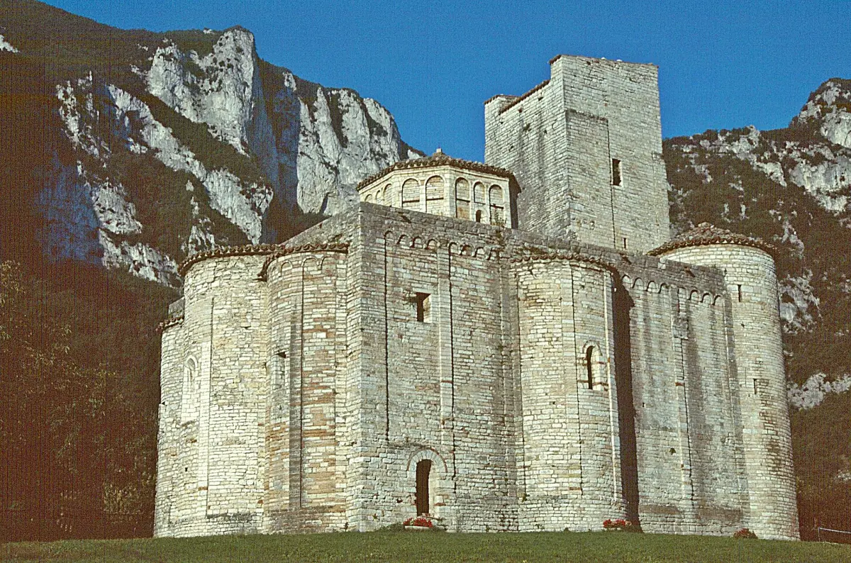 La chiesa romanica di San Vittore delle Chiuse